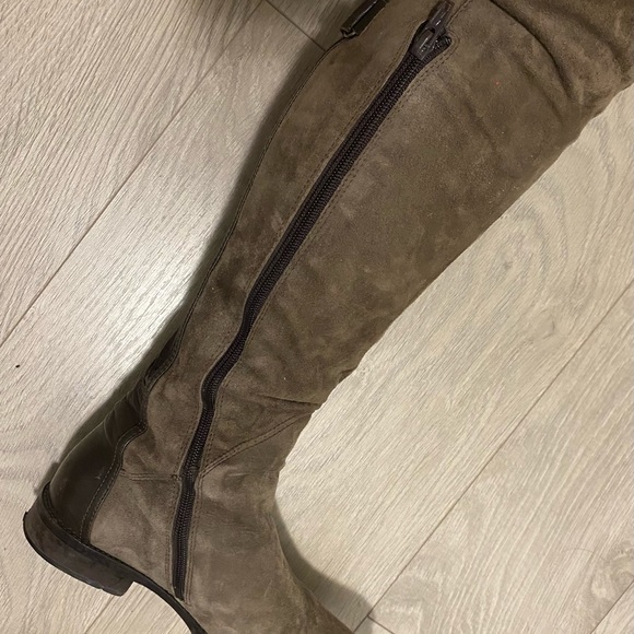 VERO CUOIO Italian Suede Boots - Picture 2 of 4